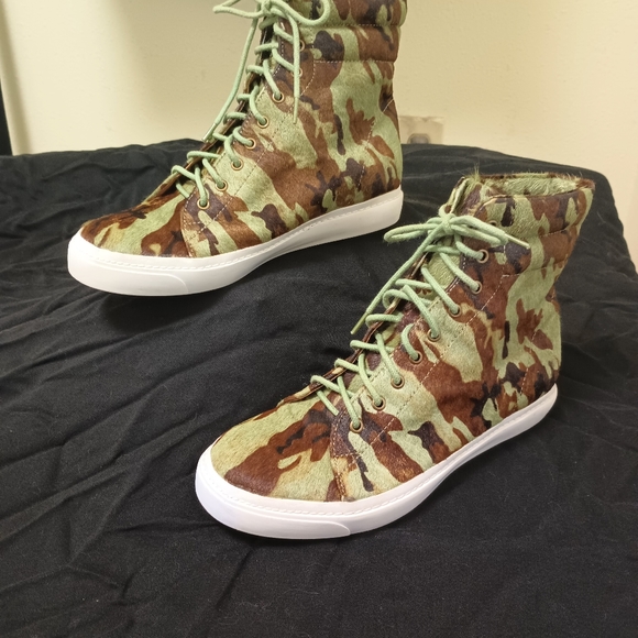 Jeffrey Campbell Flavia Camo Print Leather High Tops, Blogger Favorite! Sold Out - Picture 4 of 15